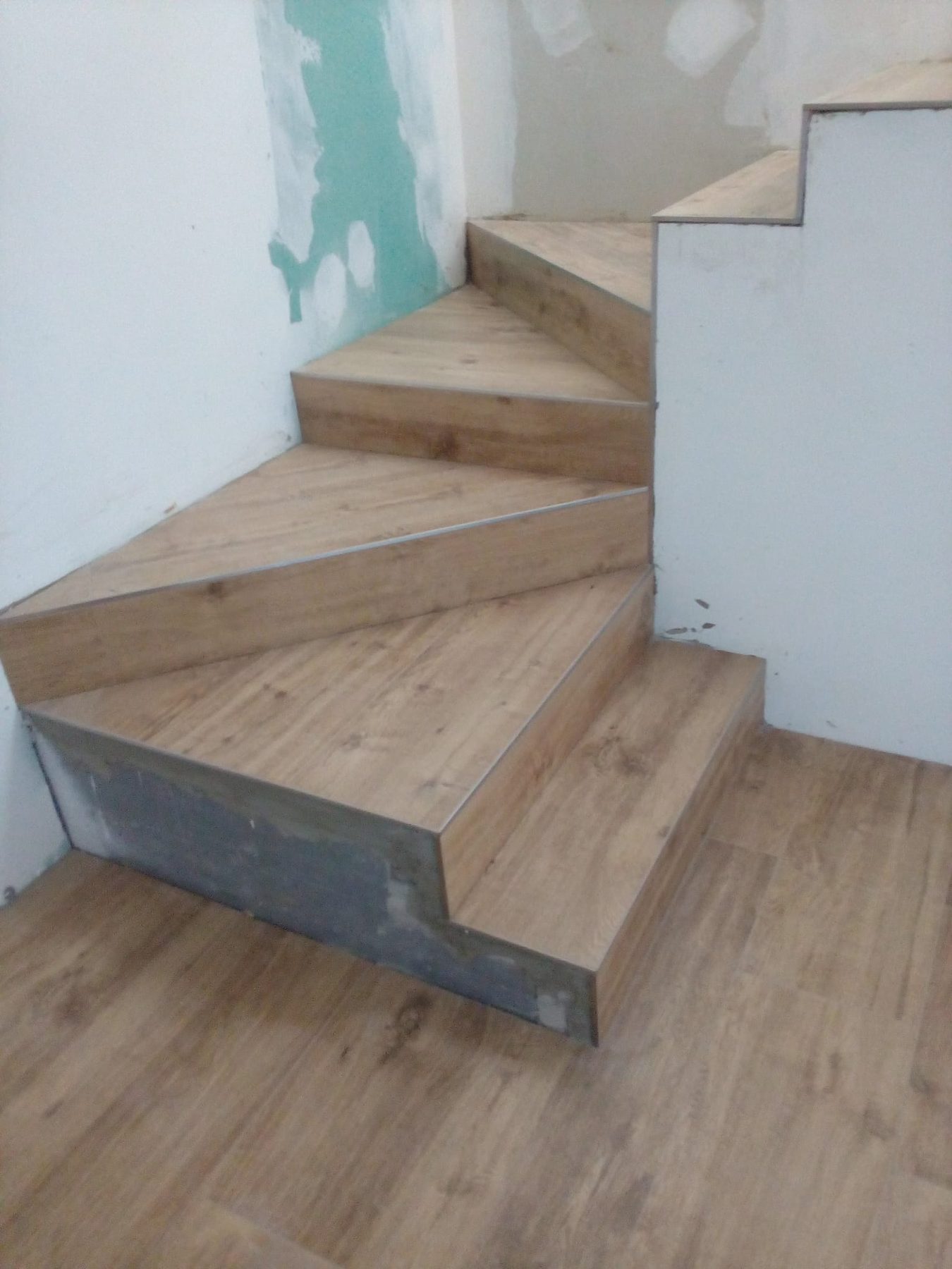 Pavimento e scala